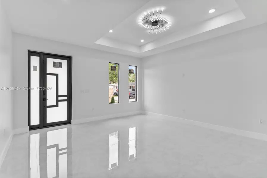 Spacious, unfurnished interior of a new home in , Tampa (Image 19).