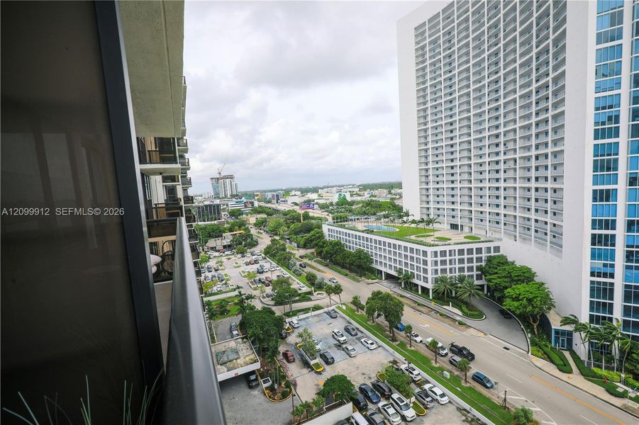 Condo located in Miami, FL showcasing its design and architecture (Image 20).