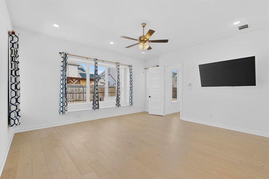 Spacious, unfurnished interior of a new home in , Prosper (Image 36).