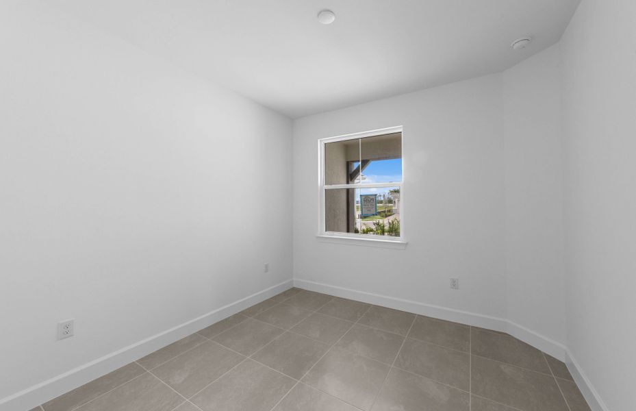 Spacious, unfurnished interior of a new home in Shores at Stillwater, Englewood (Image 17).
