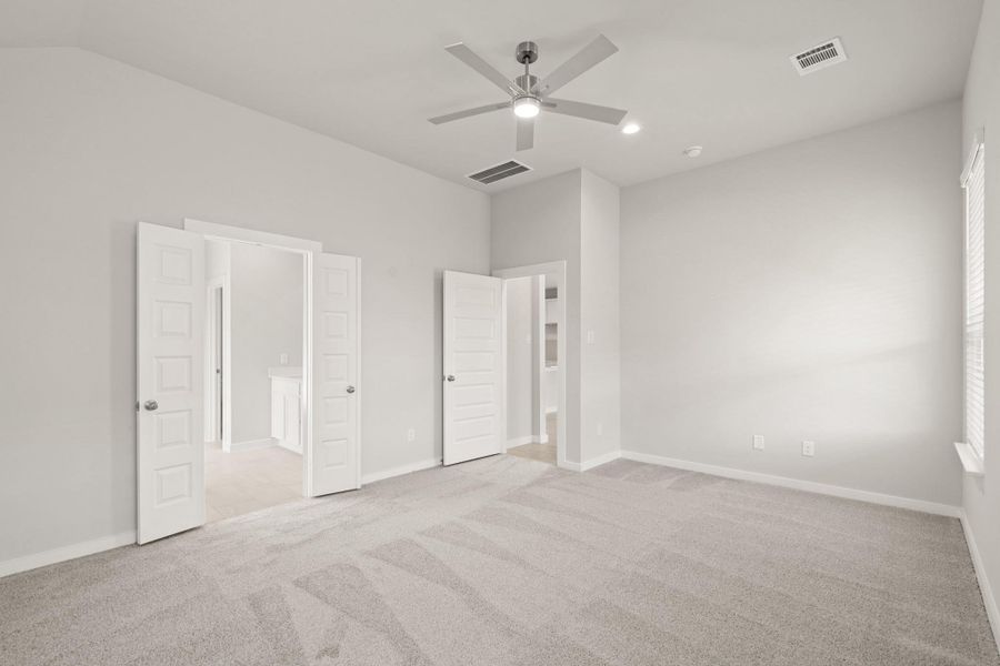 Spacious, unfurnished interior of a new home in Morton Creek Ranch, Katy (Image 14).