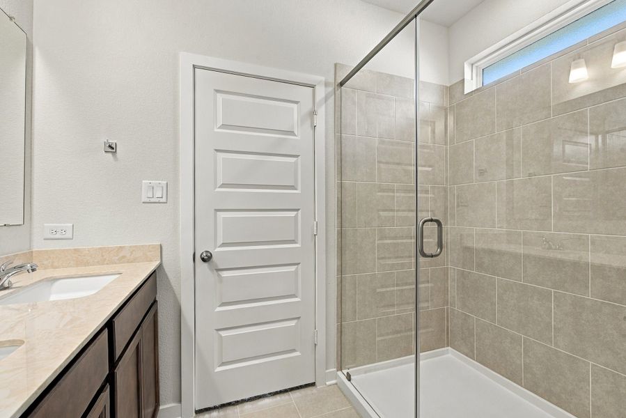 Furnished interior view inside a new home in Pagosa Springs, Bryan (Image 6).