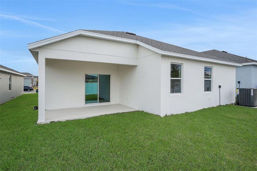 Exterior details and patio area of a home in Cypress Park Estates, Haines City (Image 23).