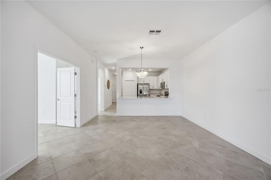 Spacious, unfurnished interior of a new home in , Englewood (Image 18).
