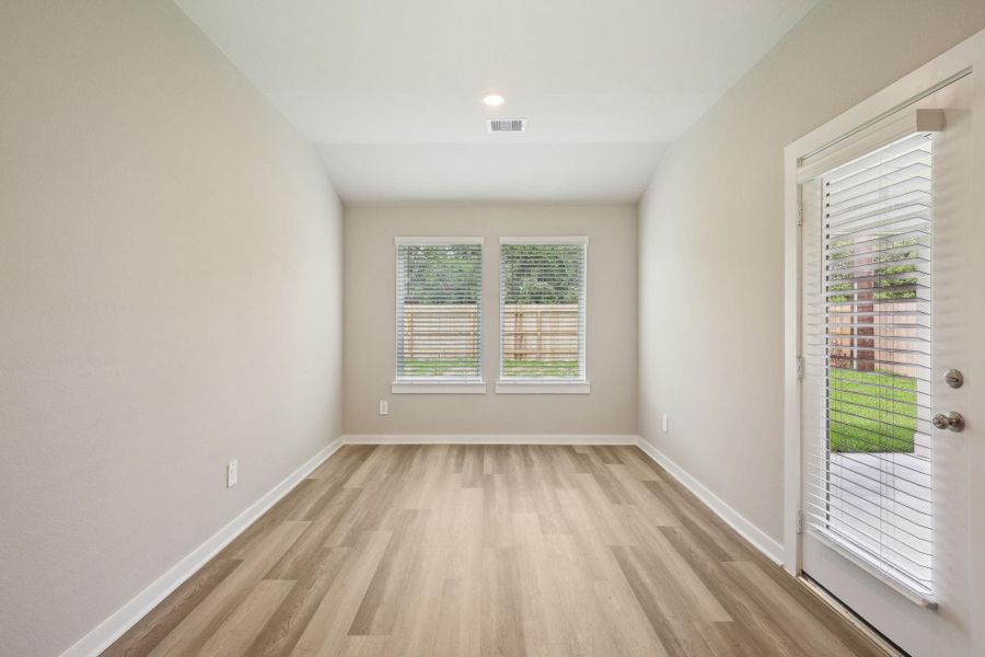 Spacious, unfurnished interior of a new home in Massey Oaks - Premier Series, Pearland (Image 21).