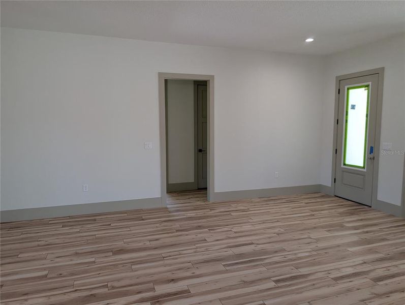 Spacious, unfurnished interior of a new home in , Ocala (Image 16).