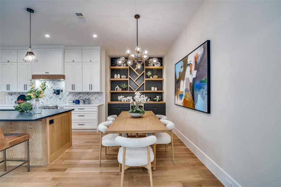 Furnished interior view inside a new home in , Richardson (Image 10).