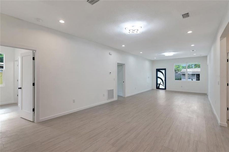 Spacious, unfurnished interior of a new home in , Tampa (Image 20). Spacious, unfurnished interior of a new home in , Tampa (Image 20).