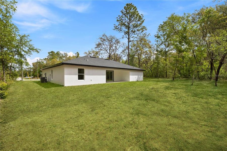 Exterior details and patio area of a home in , Dunnellon (Image 32).