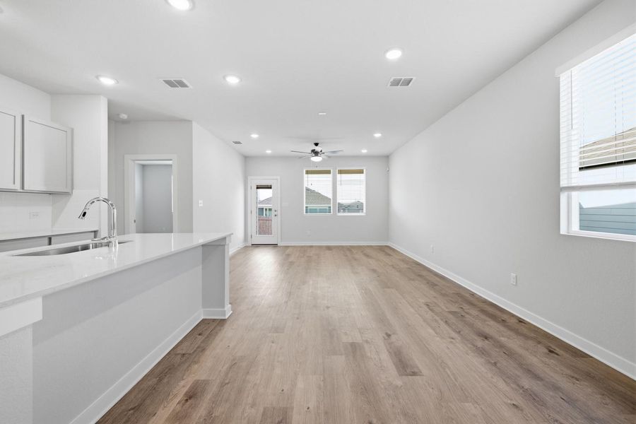 Spacious, unfurnished interior of a new home in Stallion Run, Buda (Image 36).