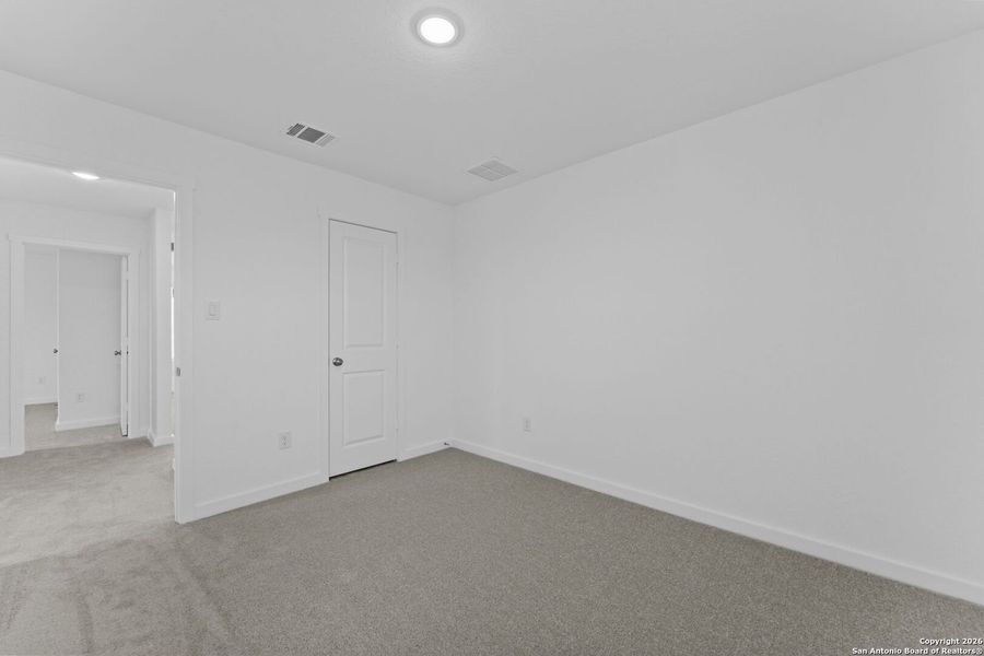 Spacious, unfurnished interior of a new home in Voss Farms, New Braunfels (Image 13).