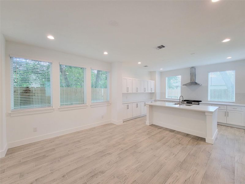 Spacious, unfurnished interior of a new home in , Houston (Image 37).