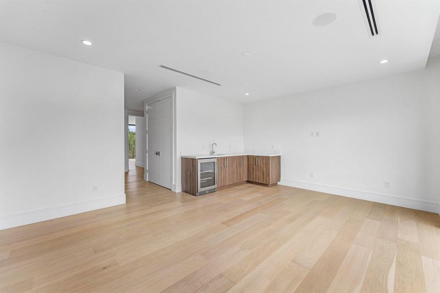 Spacious, unfurnished interior of a new home in , Boca Raton (Image 42).