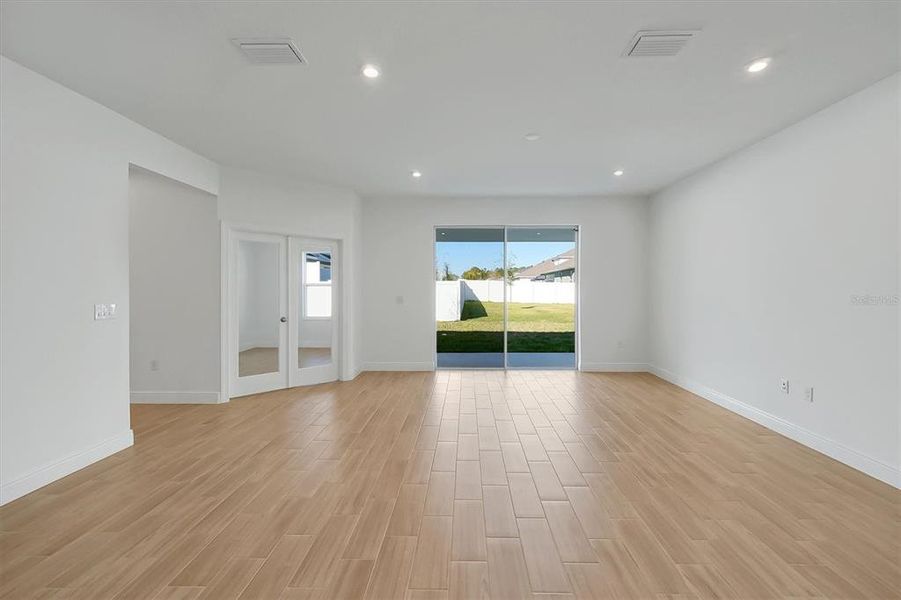 Spacious, unfurnished interior of a new home in Prairie Oaks, St. Cloud (Image 21).
