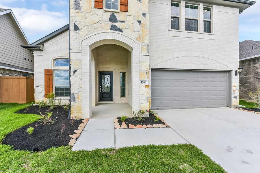 Exterior details and patio area of a home in River Ranch Meadows, Dayton (Image 23).