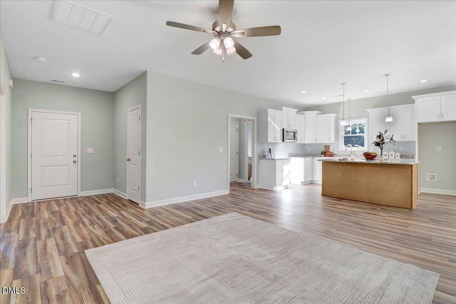 12-104 E Sillinger Dr-12