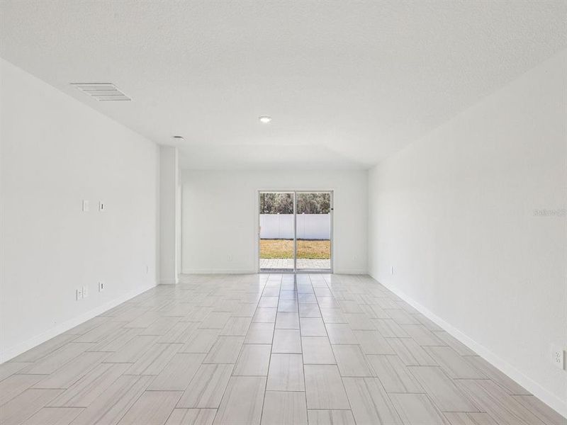 Spacious, unfurnished interior of a new home in Colbert Landings, Palm Coast (Image 7).