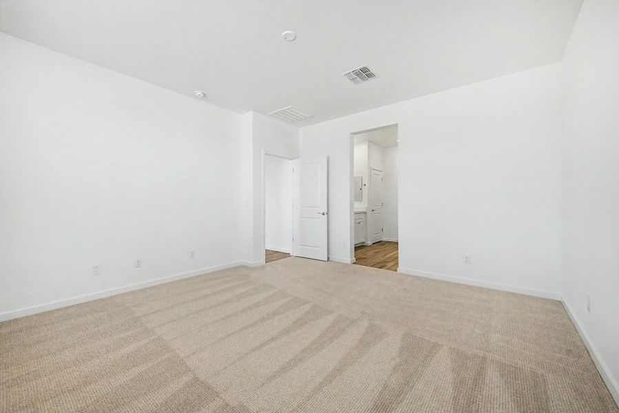 Spacious, unfurnished interior of a new home in Copper Falls, Buckeye (Image 11).