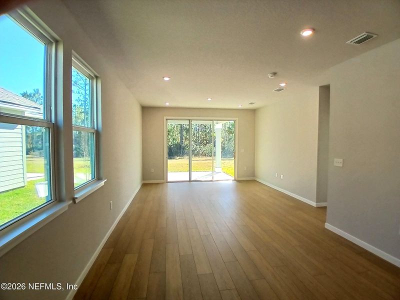 Spacious, unfurnished interior of a new home in Seminole Palms, Palm Coast (Image 5).