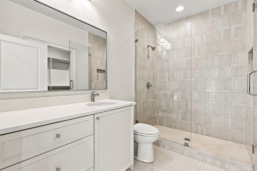 Furnished interior view inside a new home in , Roswell (Image 54).