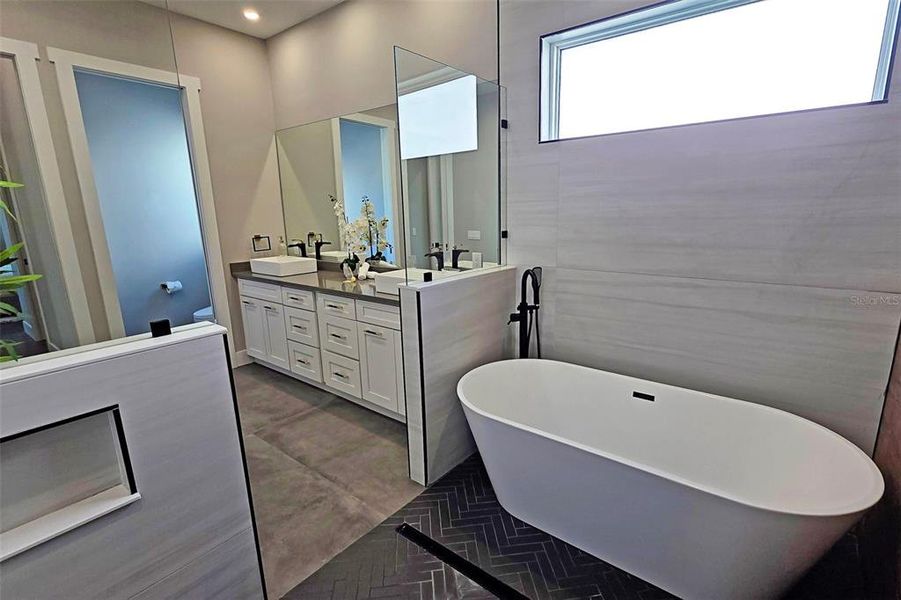 Furnished interior view inside a new home in , Sarasota (Image 67).