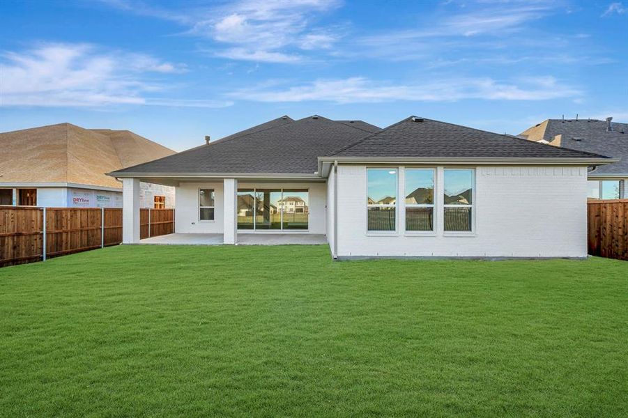 Exterior details and patio area of a home in Wellington, Fort Worth (Image 21).