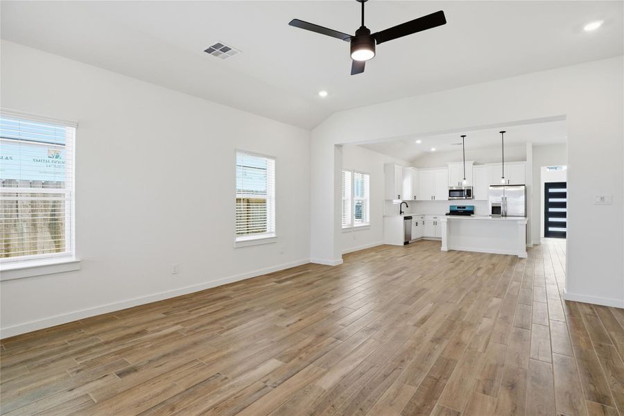 Spacious, unfurnished interior of a new home in Foxtail Palms, Manvel (Image 28).