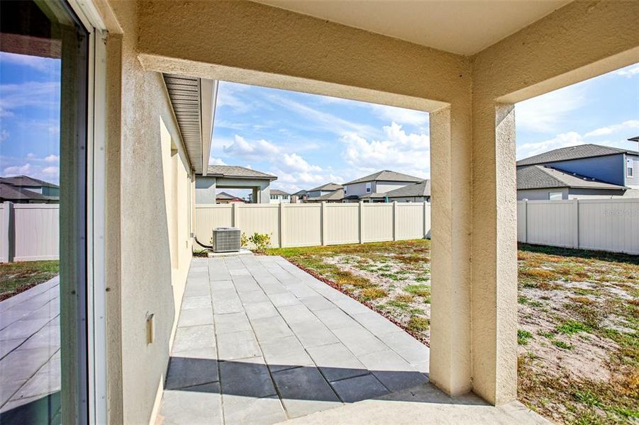 Exterior details and patio area of a home in , Land O' Lakes (Image 4).