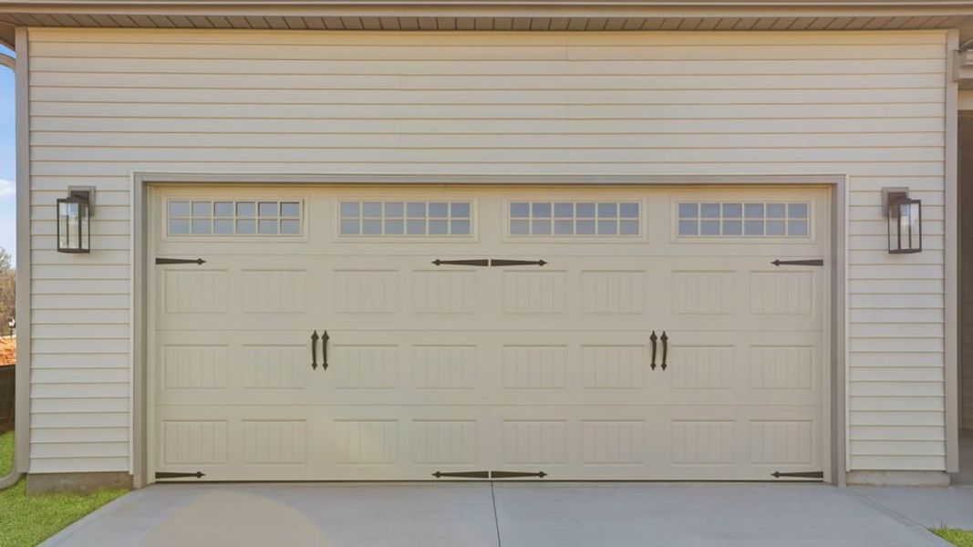 Exterior details and patio area of a home in Rutledge Estates, Woodruff (Image 3).