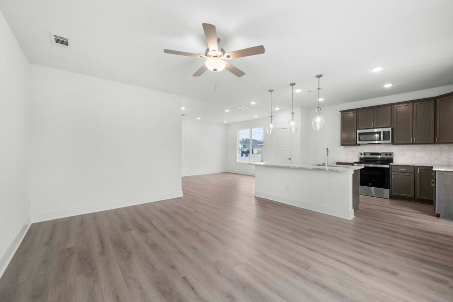 Spacious, unfurnished interior of a new home in Liberty Oaks, Waco (Image 11). Spacious, unfurnished interior of a new home in Liberty Oaks, Waco (Image 11).