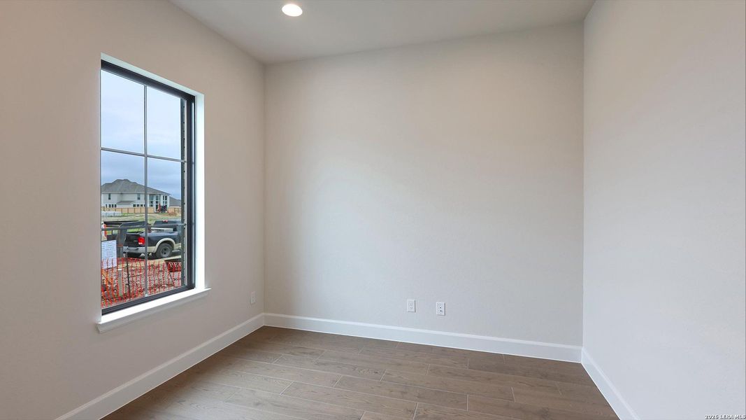 Spacious, unfurnished interior of a new home in Haby Hill, San Antonio (Image 18).