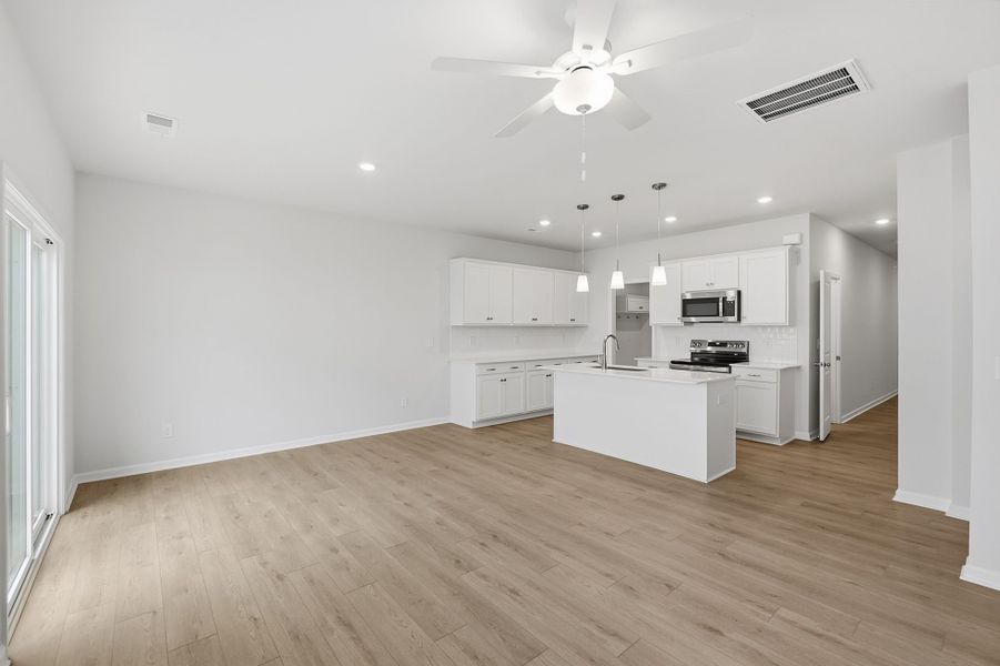 Spacious, unfurnished interior of a new home in Nichols Landing, Charlotte (Image 18).