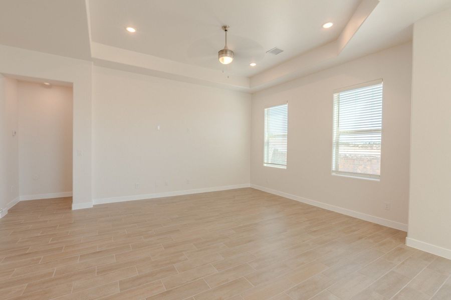 Spacious, unfurnished interior of a new home in Emerald Estates, El Paso (Image 16).