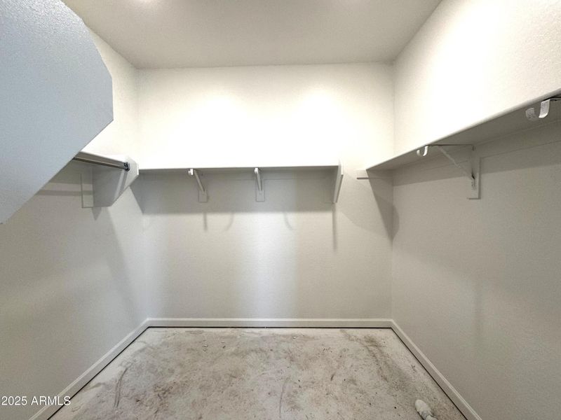 18 - Walk in Closet