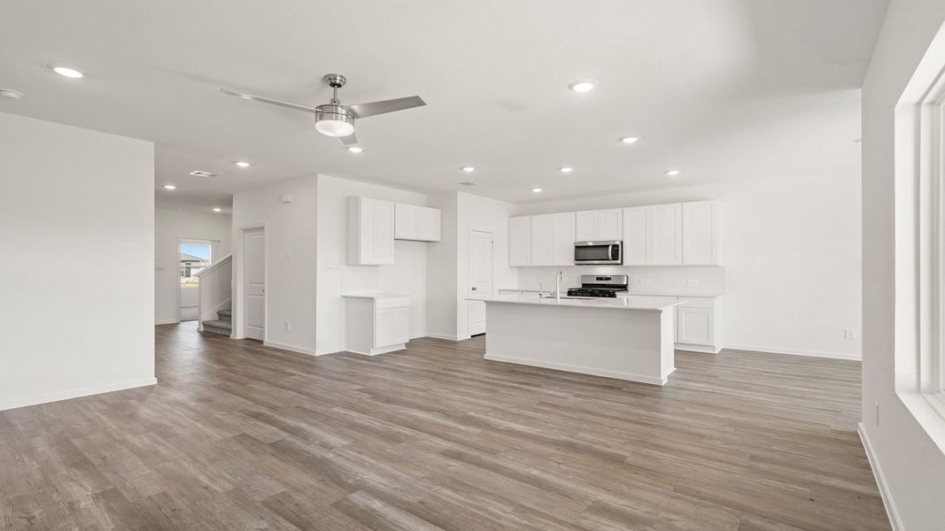 Spacious, unfurnished interior of a new home in Sunterra, Katy (Image 12).
