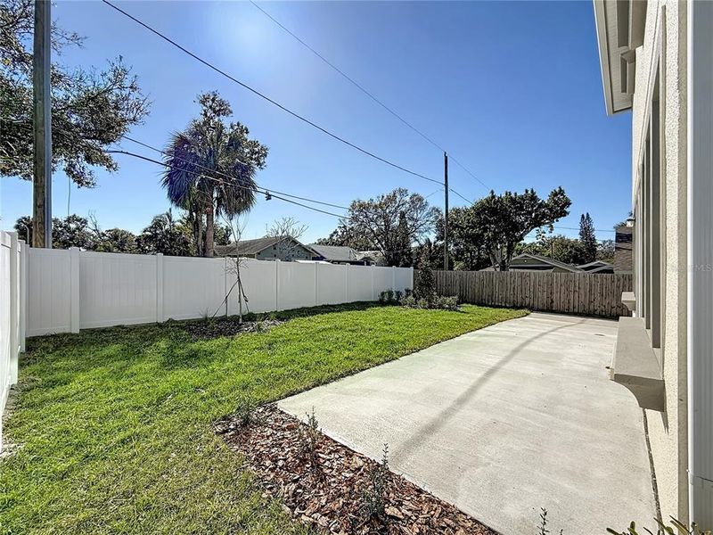 Exterior details and patio area of a home in , St. Petersburg (Image 31).