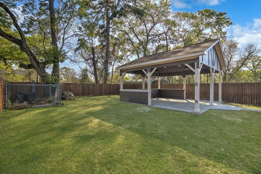 Exterior details and patio area of a home in , Houston (Image 28).
