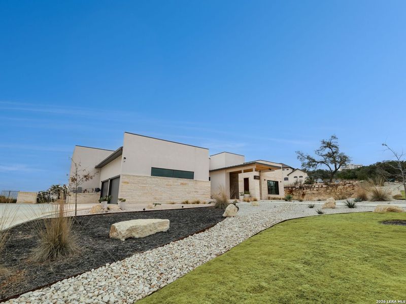 Exterior details and patio area of a home in , San Antonio (Image 27).