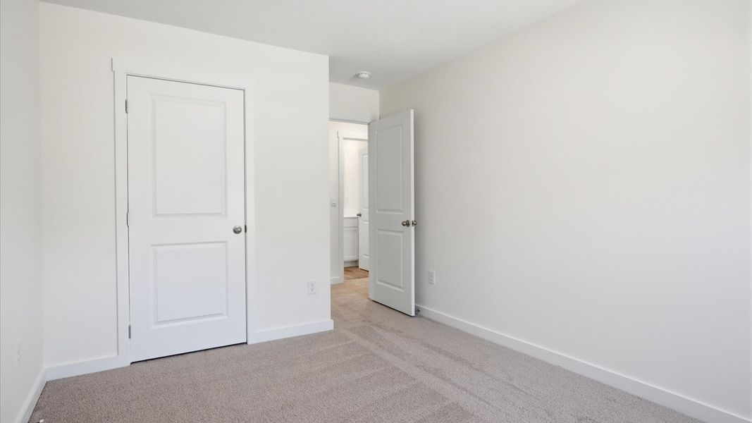 Spacious, unfurnished interior of a new home in Emory Creek, Harriman (Image 35).