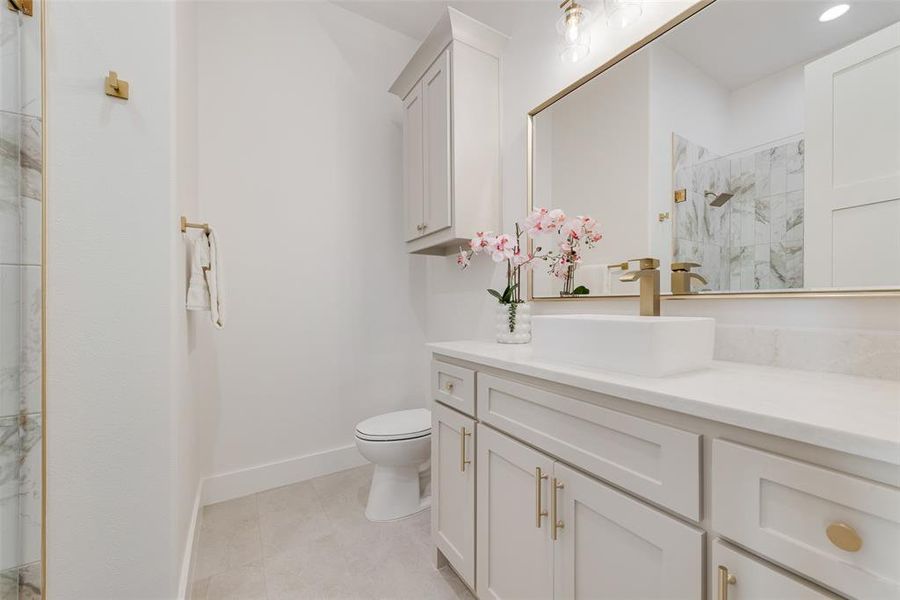 Furnished interior view inside a new home in , Rockwall (Image 19).