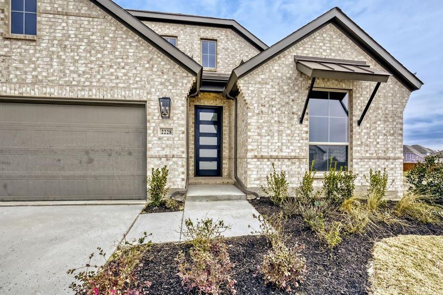Exterior details and patio area of a home in Meraki, Forney (Image 4).