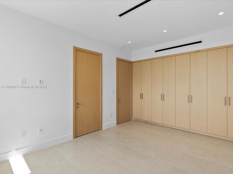 Spacious, unfurnished interior of a new home in , Miami Shores (Image 51).