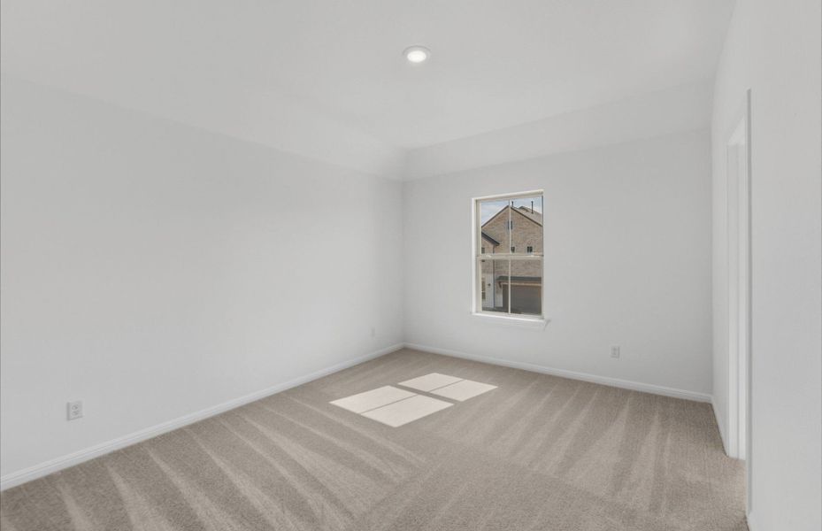 Spacious, unfurnished interior of a new home in Bluffview Reserve, Leander (Image 35).