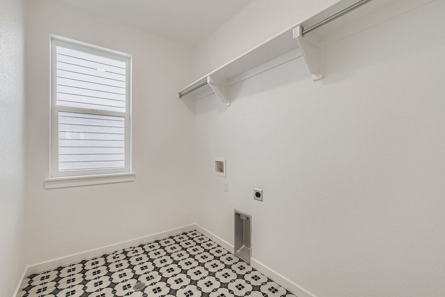 Spacious, unfurnished interior of a new home in Sterling Ranch Homestead 50s, Colorado Springs (Image 32).