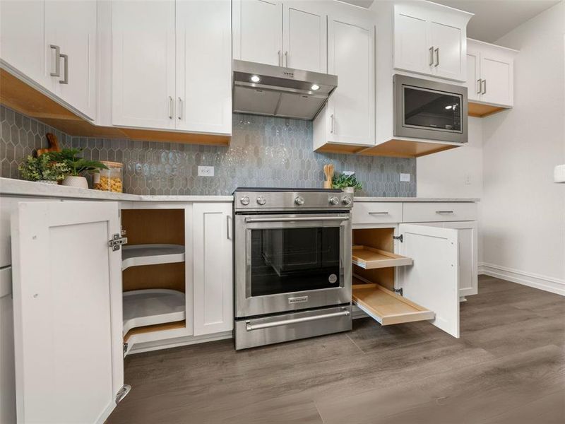 Furnished interior view inside a new home in Del Webb at Legacy Hills, Celina (Image 21). Furnished interior view inside a new home in Del Webb at Legacy Hills, Celina (Image 21).