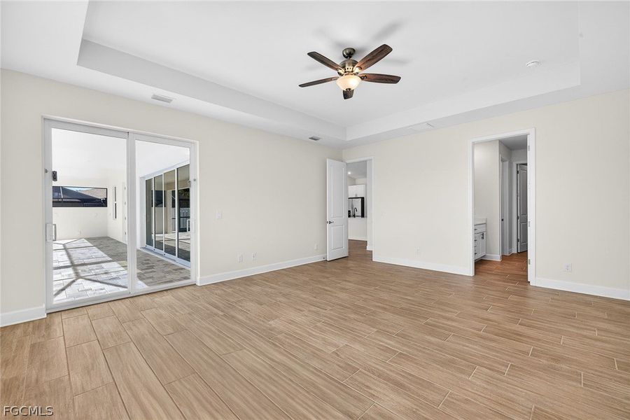 Spacious, unfurnished interior of a new home in Cape Coral, Cape Coral (Image 23).