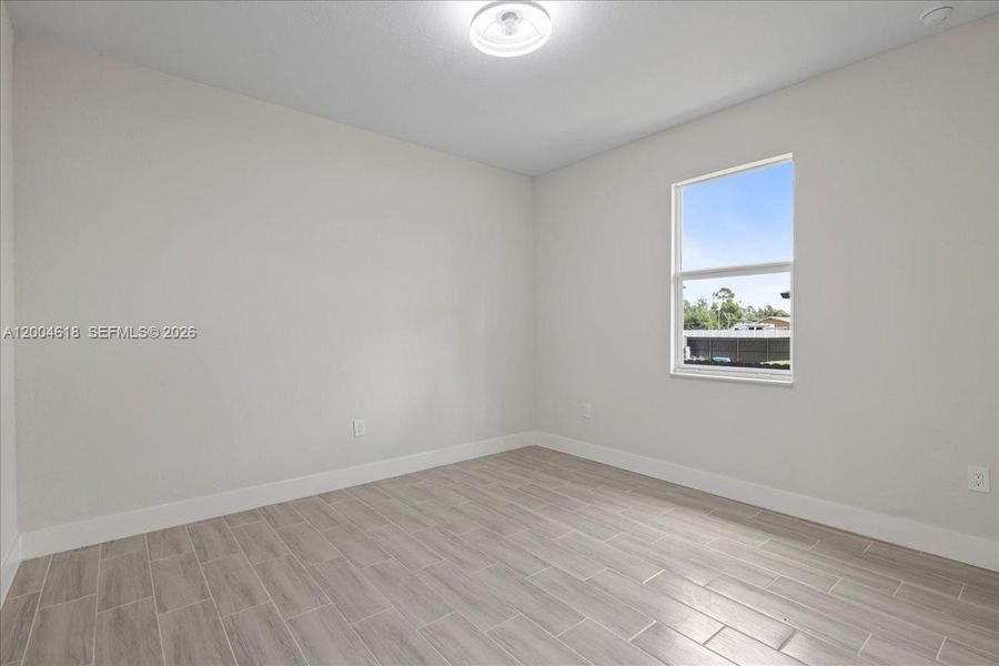 Spacious, unfurnished interior of a new home in , Lehigh Acres (Image 19).