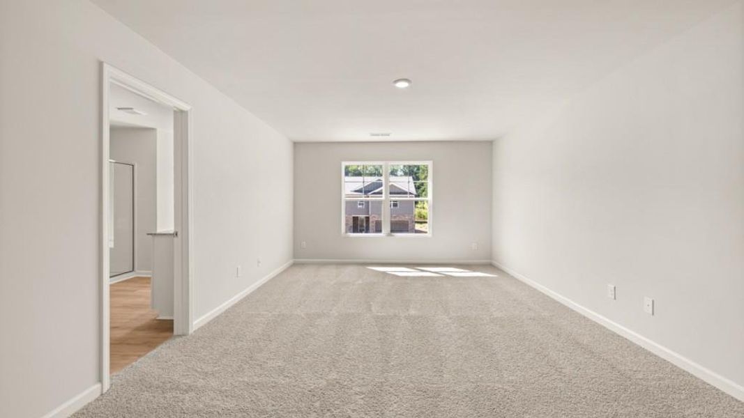 Spacious, unfurnished interior of a new home in Fairhaven, Lithia Springs (Image 18).
