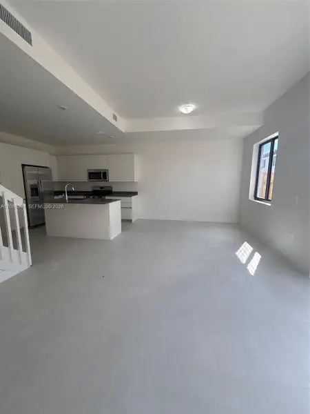 Spacious, unfurnished interior of a new home in , Homestead (Image 3).