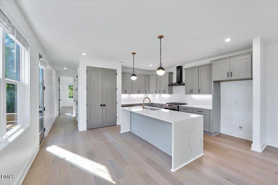 12-732 Hopkins St-12